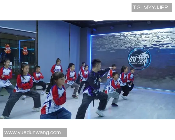 全国街舞大赛点评：广州极限运动队展现出色团队意识与舞台表现力